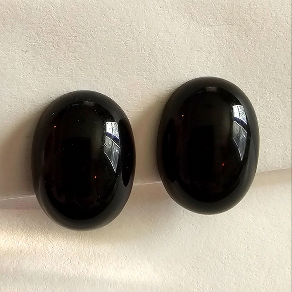 Vintage earrings black oval clip on gold tone - Picture 1 of 10